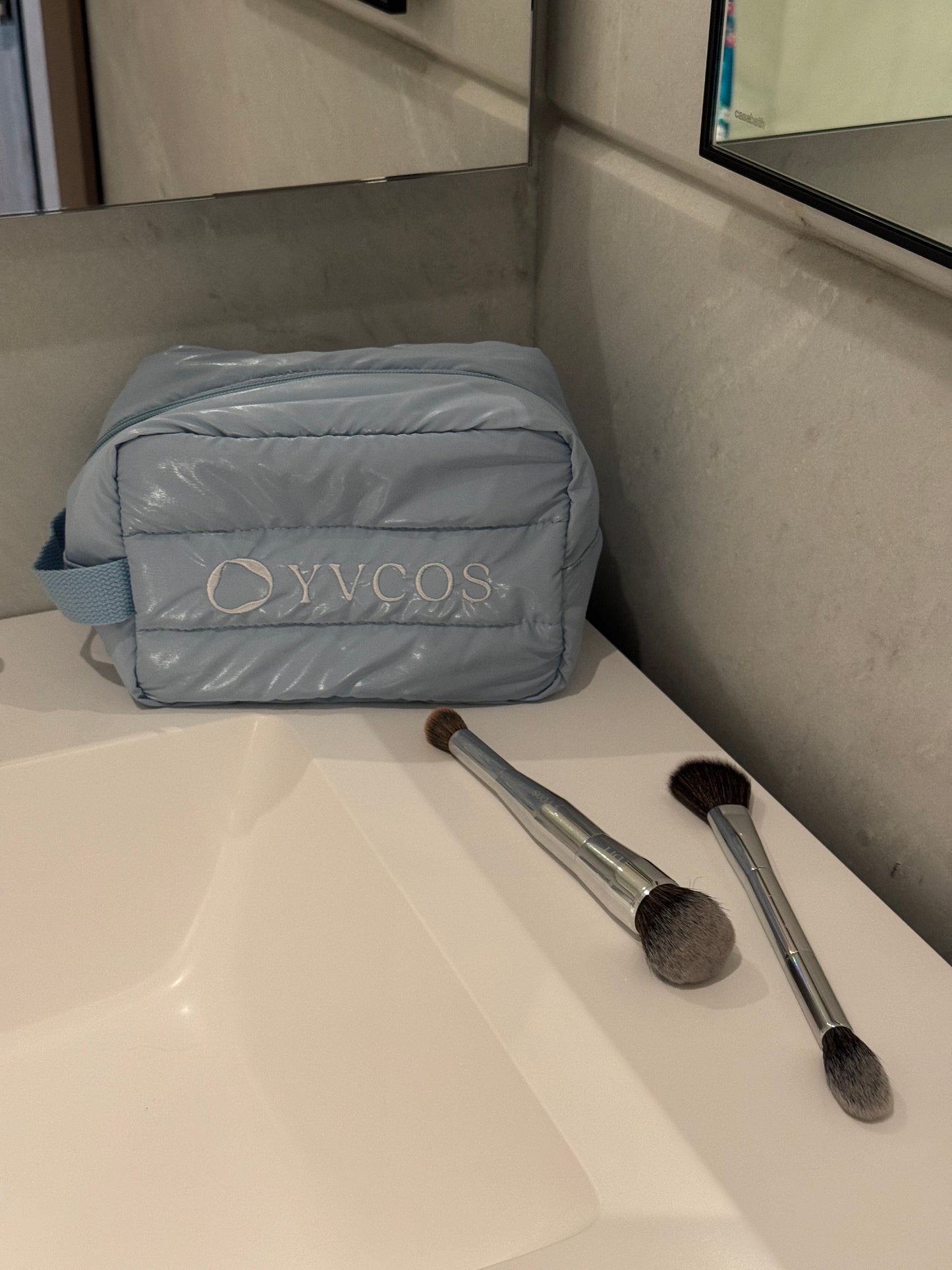 Yv Pouch